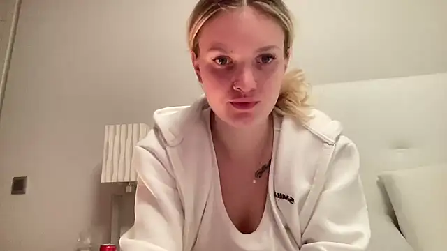 Snapshot of mariemelissah chatting on December 15, 10:07 am mariemelissah online show from December 15, 10:07 am