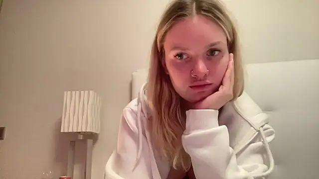 Snapshot of mariemelissah chatting on December 19, 12:01 pm mariemelissah online show from December 19, 12:01 pm