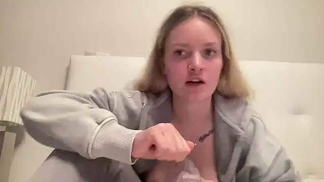 Snapshot of mariemelissah chatting on January 26, 5:55 pm mariemelissah online show from January 26, 5:55 pm