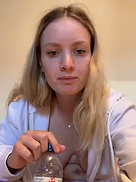 Snapshot of mariemelissah chatting on February 23, 12:05 pm mariemelissah online show from February 23, 12:05 pm