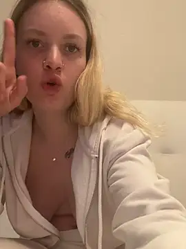 Snapshot of mariemelissah chatting on March 1, 1:29 pm mariemelissah online show from March 1, 1:29 pm