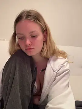 Snapshot of mariemelissah chatting on March 9, 12:09 pm mariemelissah online show from March 9, 12:09 pm