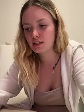 Snapshot of mariemelissah chatting on March 14, 4:19 pm mariemelissah online show from March 14, 4:19 pm