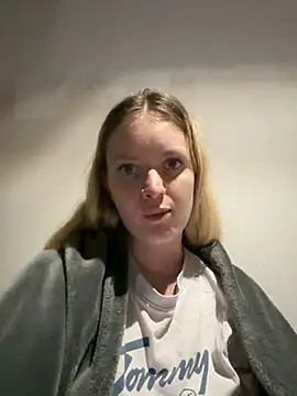 Snapshot of mariemelissah chatting on March 15, 7:59 pm mariemelissah online show from March 15, 7:59 pm