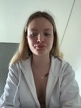 Snapshot of mariemelissah chatting on March 22, 10:28 am mariemelissah online show from March 22, 10:28 am