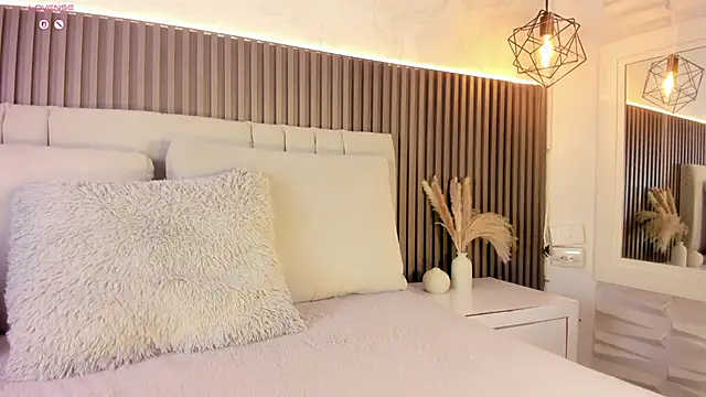 SHANONCLARK online show from October 30, 7:14 pm