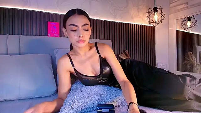 SHANONCLARK online show from February 4, 7:09 pm