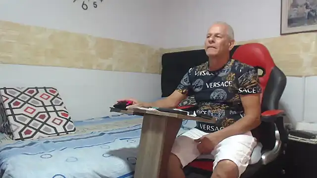 VALENTINO1983  online show from September 13, 5:29 am