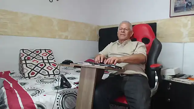 VALENTINO1983  online show from September 28, 4:07 am