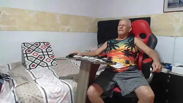 VALENTINO1983  online show from October 20, 9:04 pm