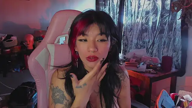 annie walker6 online show from November 9, 6:28 pm