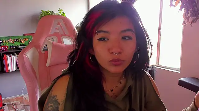 annie walker6 online show from December 15, 6:45 pm