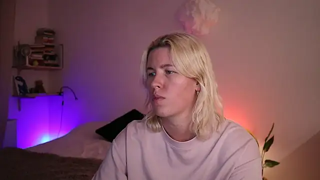 moonamii online show from January 24, 10:30 pm