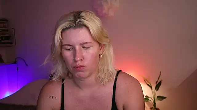 moonamii online show from January 27, 7:13 pm