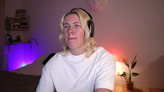 moonamii online show from January 29, 8:35 pm