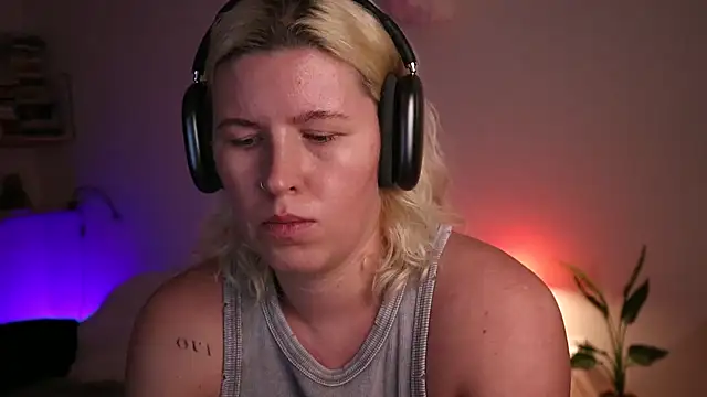 moonamii online show from January 30, 8:53 pm