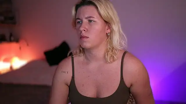 moonamii online show from February 25, 7:03 pm