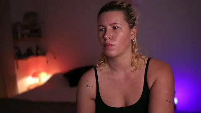 moonamii online show from March 16, 6:34 pm