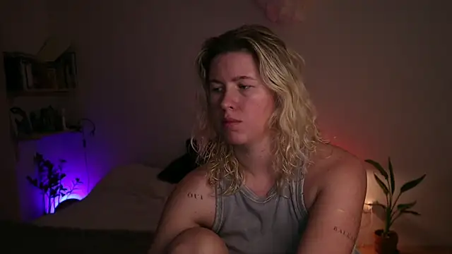 moonamii online show from September 26, 4:22 pm