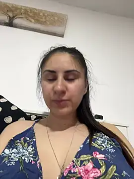 Snapshot of JenniferEdith chatting on July 8, 5:28 pm JenniferEdith online show from July 8, 5:28 pm