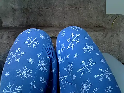 Snapshot of AurelAda chatting on February 11, 11:54 pm AurelAda online show from February 11, 11:54 pm