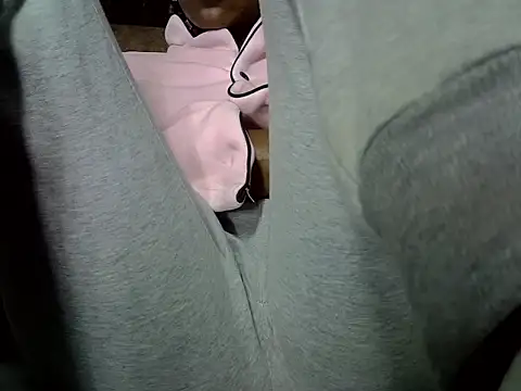 Snapshot of AurelAda chatting on February 19, 12:17 am AurelAda online show from February 19, 12:17 am