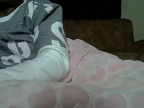 Snapshot of AurelAda chatting on February 27, 12:43 am AurelAda online show from February 27, 12:43 am