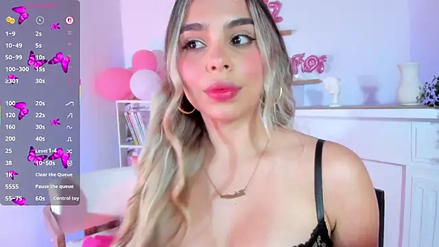 Snapshot of crisbell_lopez chatting on June 27, 12:37 am crisbell lopez online show from June 27, 12:37 am