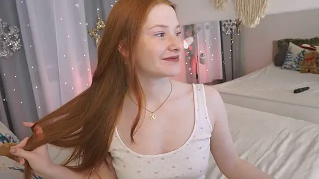 Snapshot of FiaMoor chatting on December 22, 6:54 am FiaMoor online show from December 22, 6:54 am