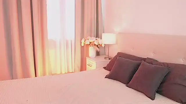 Snapshot of FiaMoor chatting on February 3, 10:20 am FiaMoor online show from February 3, 10:20 am