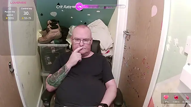 Snapshot of FriendlyDave chatting on January 15, 10:27 am FriendlyDave online show from January 15, 10:27 am