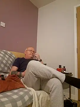 Snapshot of FriendlyDave chatting on February 1, 11:06 pm FriendlyDave online show from February 1, 11:06 pm