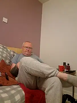 Snapshot of FriendlyDave chatting on February 8, 11:55 pm FriendlyDave online show from February 8, 11:55 pm