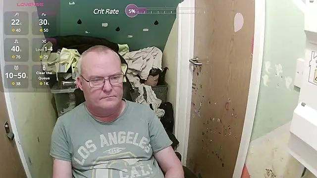 Snapshot of FriendlyDave chatting on February 10, 11:25 am FriendlyDave online show from February 10, 11:25 am