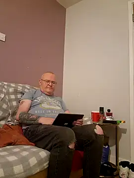 Snapshot of FriendlyDave chatting on February 13, 10:22 pm FriendlyDave online show from February 13, 10:22 pm