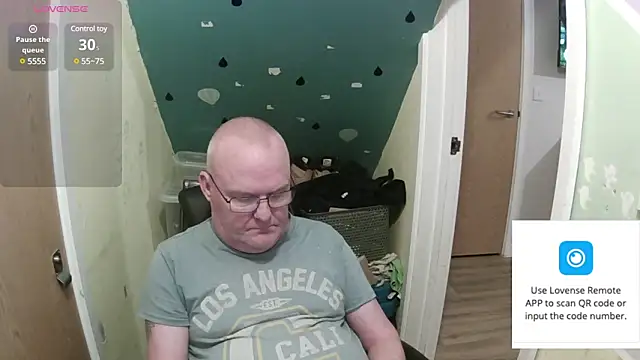 Snapshot of FriendlyDave chatting on February 14, 7:23 pm FriendlyDave online show from February 14, 7:23 pm