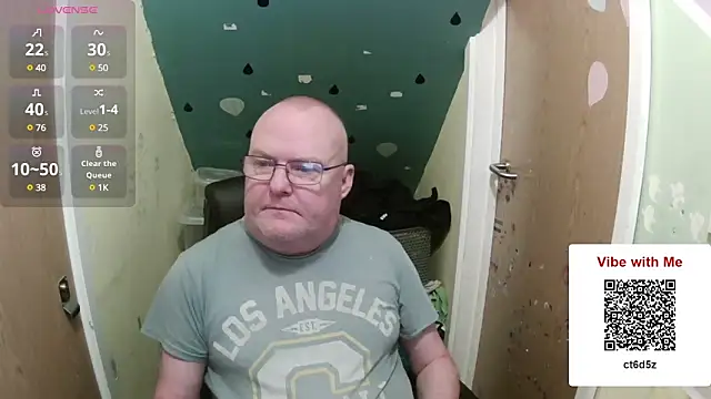 Snapshot of FriendlyDave chatting on February 15, 10:11 am FriendlyDave online show from February 15, 10:11 am