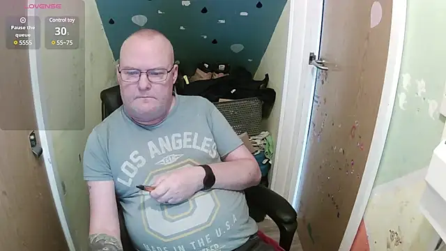 Snapshot of FriendlyDave chatting on February 16, 9:15 am FriendlyDave online show from February 16, 9:15 am