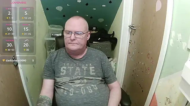 Snapshot of FriendlyDave chatting on February 17, 5:32 pm FriendlyDave online show from February 17, 5:32 pm