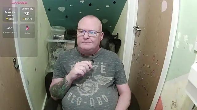 Snapshot of FriendlyDave chatting on February 18, 8:16 am FriendlyDave online show from February 18, 8:16 am