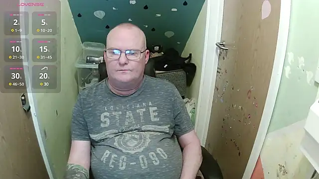 Snapshot of FriendlyDave chatting on February 18, 6:26 pm FriendlyDave online show from February 18, 6:26 pm