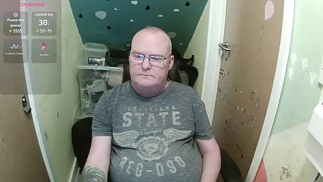 Snapshot of FriendlyDave chatting on February 19, 9:17 am FriendlyDave online show from February 19, 9:17 am