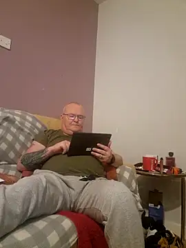 Snapshot of FriendlyDave chatting on February 26, 5:09 am FriendlyDave online show from February 26, 5:09 am