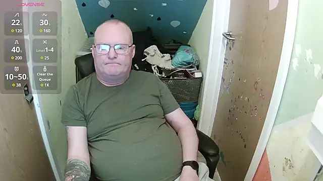 Snapshot of FriendlyDave chatting on February 26, 11:20 am FriendlyDave online show from February 26, 11:20 am