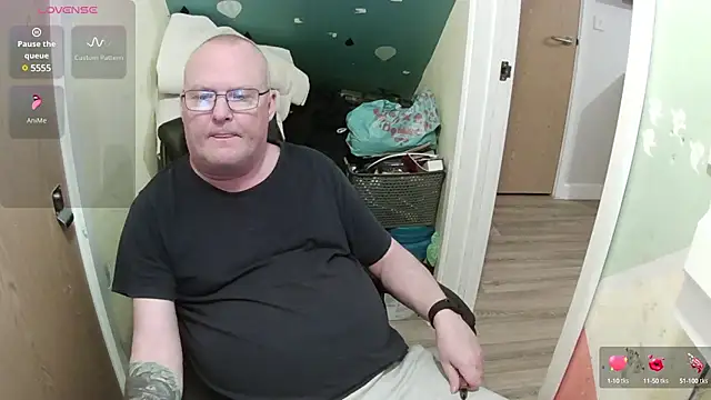 Snapshot of FriendlyDave chatting on March 2, 7:02 pm FriendlyDave online show from March 2, 7:02 pm