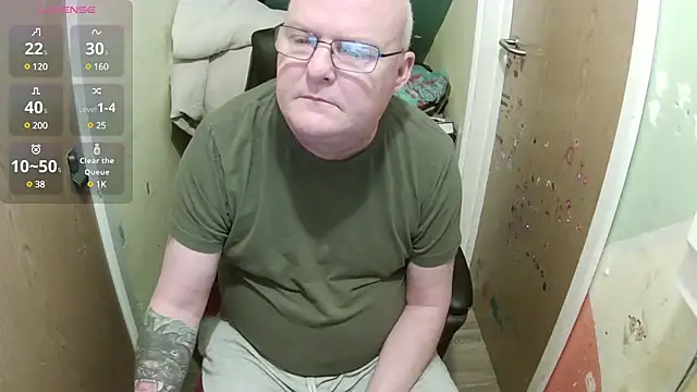 Snapshot of FriendlyDave chatting on March 6, 8:30 am FriendlyDave online show from March 6, 8:30 am