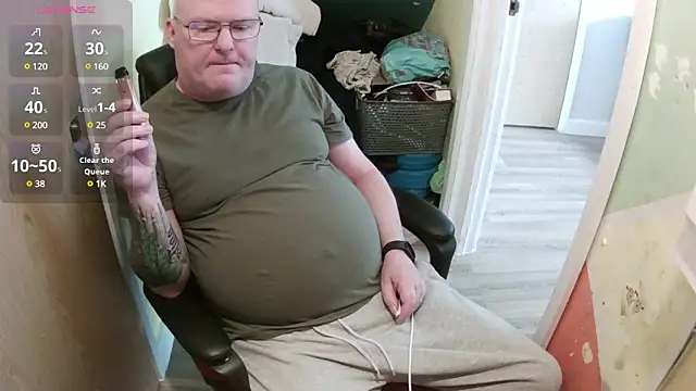 Snapshot of FriendlyDave chatting on March 8, 10:54 am FriendlyDave online show from March 8, 10:54 am