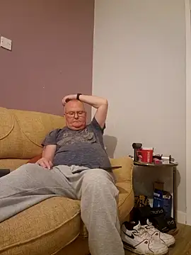 Snapshot of FriendlyDave chatting on March 8, 10:34 pm FriendlyDave online show from March 8, 10:34 pm