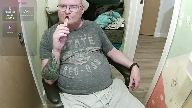 Snapshot of FriendlyDave chatting on March 10, 6:56 pm FriendlyDave online show from March 10, 6:56 pm