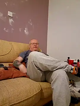 Snapshot of FriendlyDave chatting on March 12, 10:28 pm FriendlyDave online show from March 12, 10:28 pm